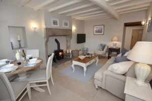 Christina Warwick Cottage 14 sm.jpg